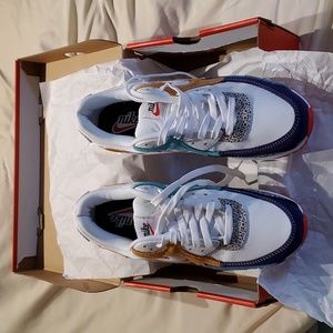 Nike women's Air Max 90 SE